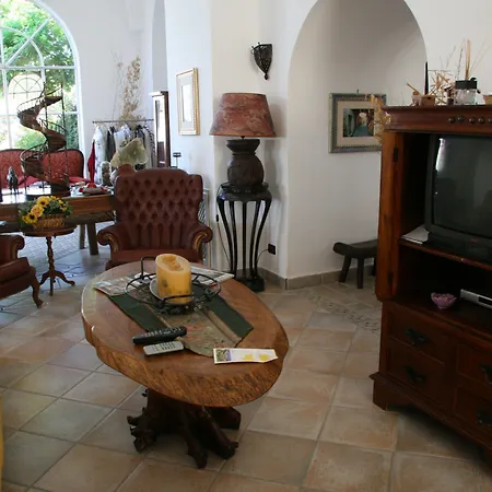 Couette-café Tenuta Tara 4*
