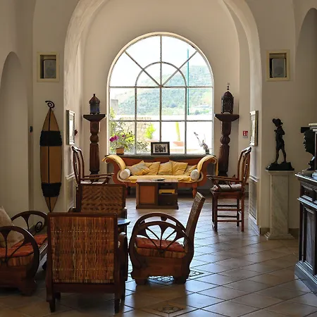 Tenuta Tara Bed & Breakfast 4*